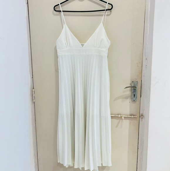 White pleated midi dress - Picture 2 of 9